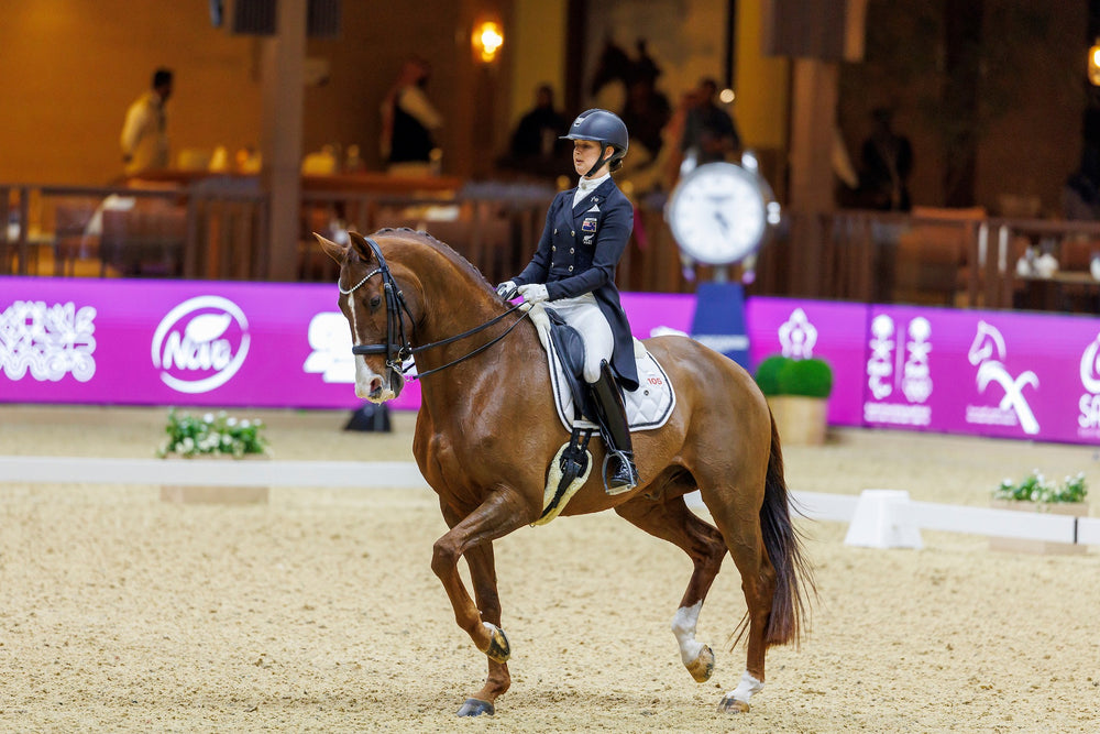 
                  
                    Load image into Gallery viewer, &amp;#39;The Queen&amp;#39; White Jewel Merino Fleece Saddle Pad
                  
                