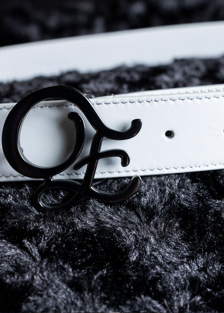 
                  
                    Load image into Gallery viewer, E by Eloquence Grey Leather Belt
                  
                