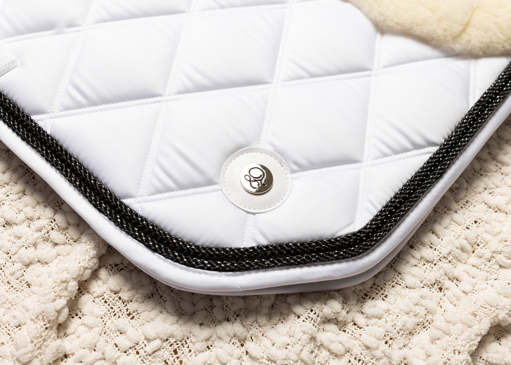 
                  
                    Load image into Gallery viewer, &amp;#39;The Princess&amp;#39; White Merino Top Fleece Jewel Competition Saddle Pad
                  
                