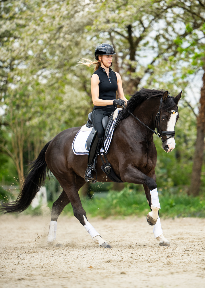 
                  
                    Load image into Gallery viewer, Black &amp;#39;Lilly&amp;#39; Sleeveless Riding Top
                  
                