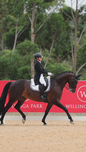 
                  
                    Load and play video in Gallery viewer, &amp;#39;The Queen&amp;#39; White Jewel Merino Fleece Saddle Pad
                  
                