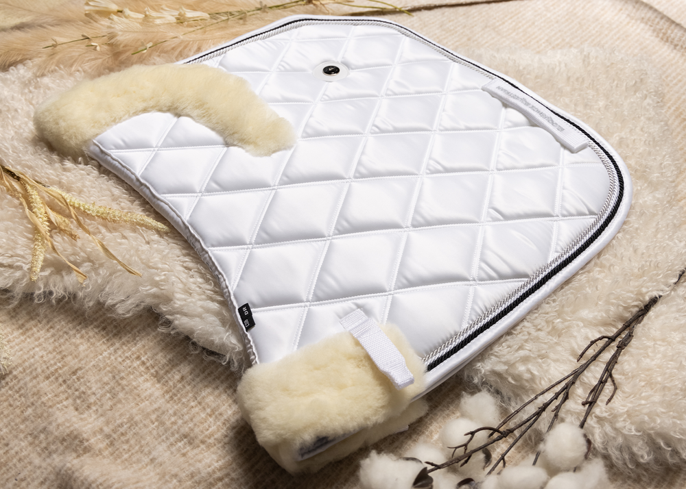 
                  
                    Load image into Gallery viewer, &amp;#39;The Princess&amp;#39; Merino Top Fleece White Competition Saddle Pad
                  
                