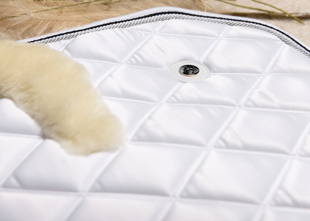 
                  
                    Load image into Gallery viewer, &amp;#39;The Princess&amp;#39; Merino Top Fleece White Competition Saddle Pad
                  
                