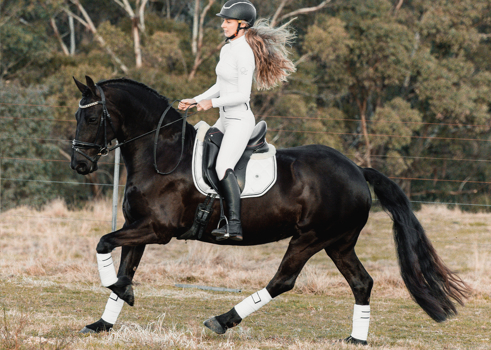 
                  
                    Load image into Gallery viewer, &amp;#39;The Princess&amp;#39; Merino Top Fleece White Competition Saddle Pad
                  
                